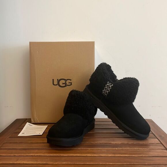 UGG Classic Ultra Mini Braid Booties Black USA Women Size 7/UK 5/EU 38 - Picture 1 of 15